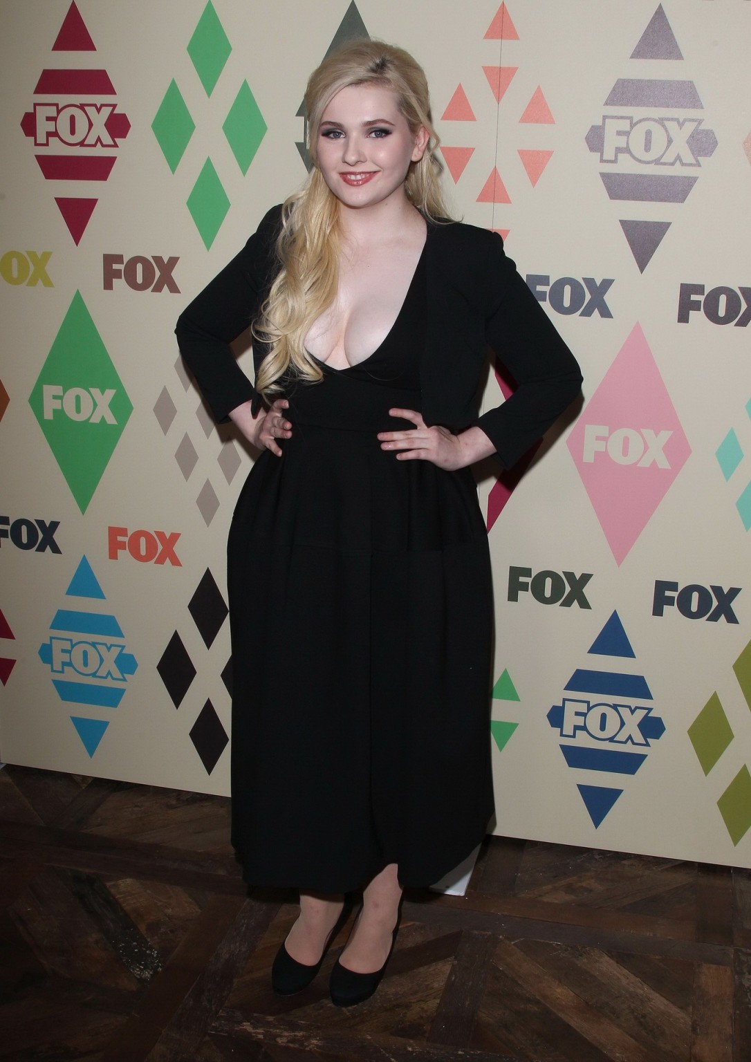 Abigail Breslin busty showing huge cleavage and boobs #75155962