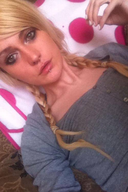 Transsexuelle 20-jährige blonde Teenie Ellery Bonbons in hausgemachten Spiegel selfshots
 #67366413