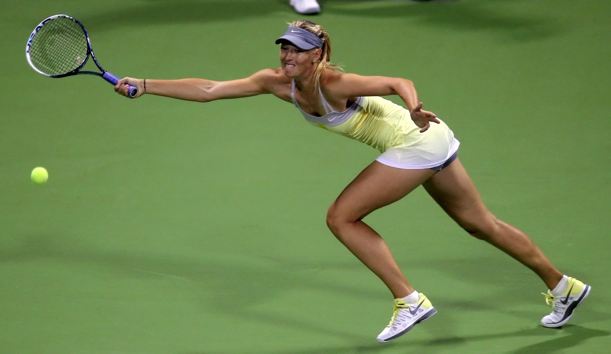 マリア・シャラポワがドーハで開催されたWTAカタール・オープン・テニス・トーナメントでスカートをめくる
 #75241203