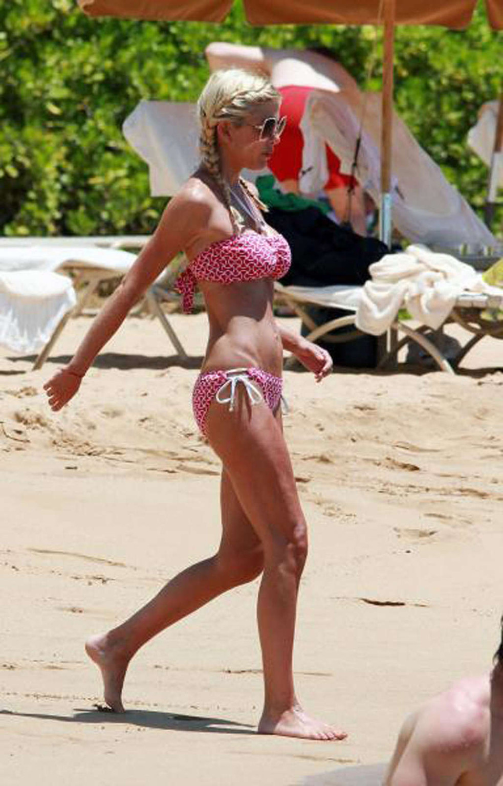 Tori spelling sexy téton slipand très chaud ass sur la plage
 #75357989