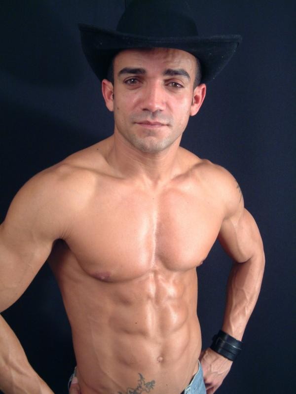 Sexy gebauter nackter Cowboy
 #76996025