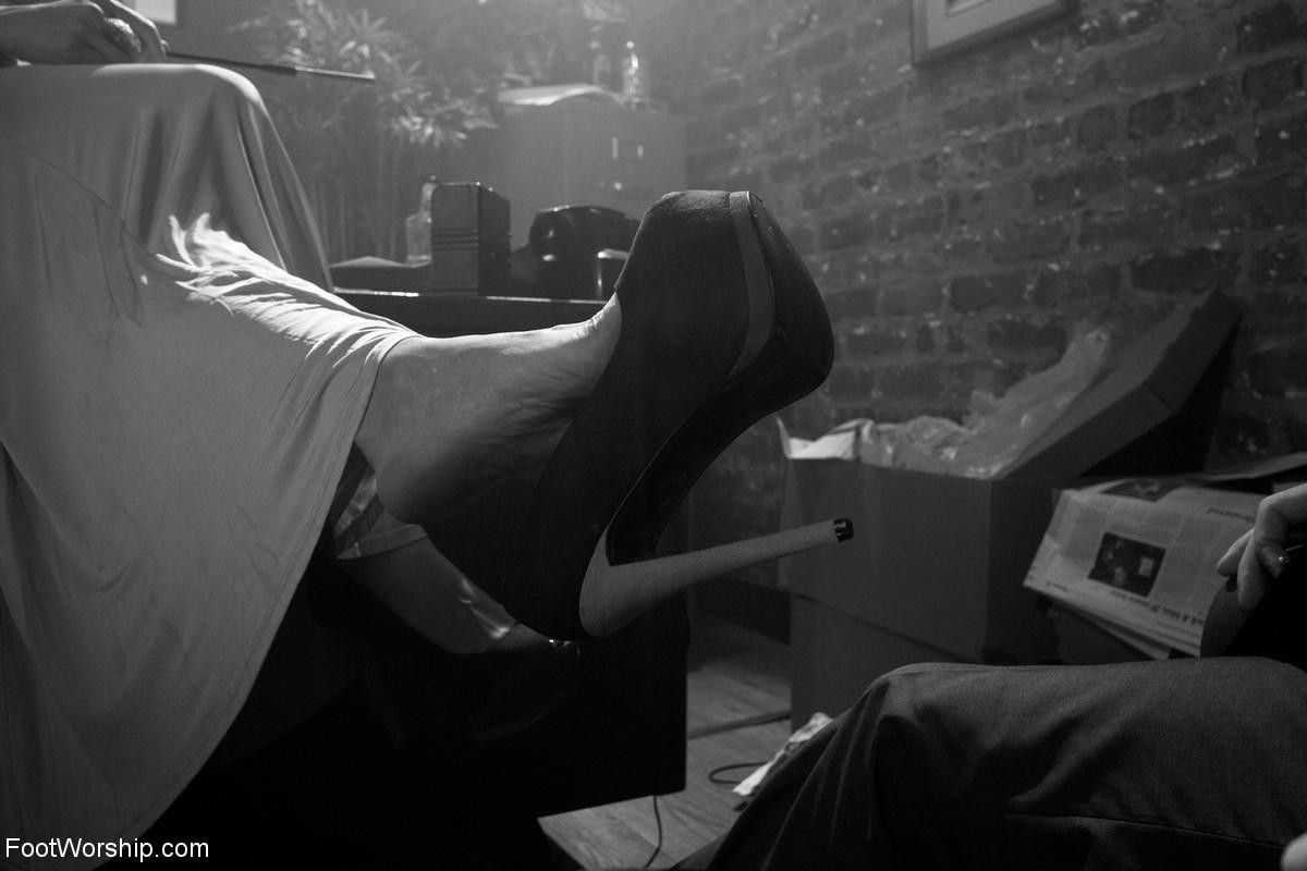 Milf caliente en acción de sexo fetichista de pies, incl. paja de pies
 #76472599