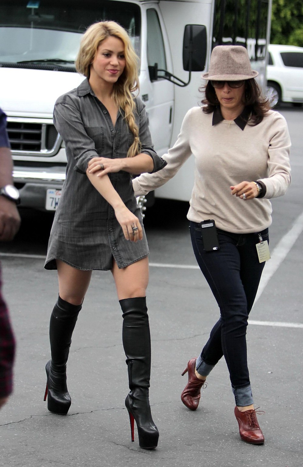 Shakira wearing fuckme boots and shirt on the set of Extra in Universal City #75196863
