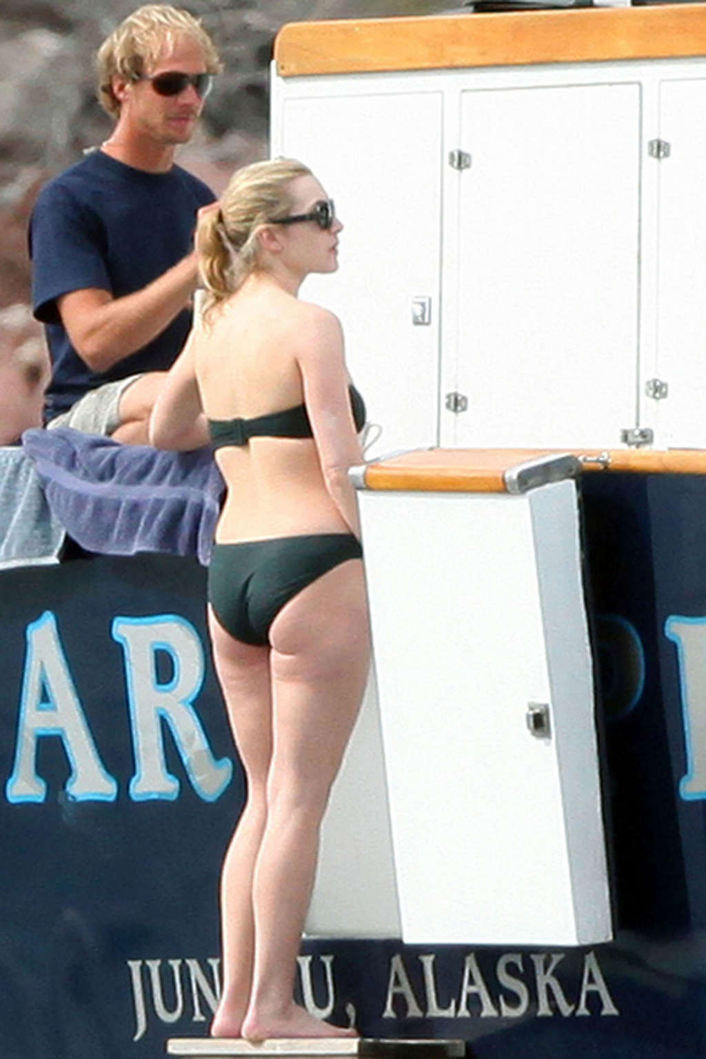 Kate Winslet showing her fucking sexy body and ass in bikini #75356190