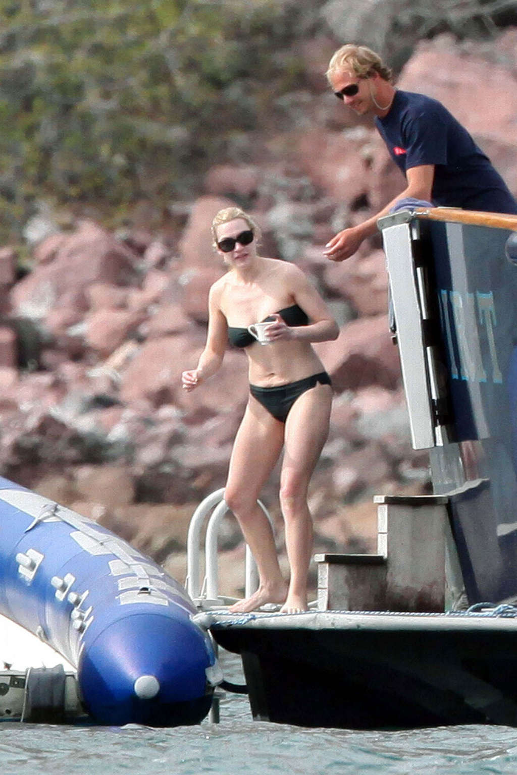 Kate winslet mostrando su puto cuerpo sexy y su culo en bikini
 #75356220