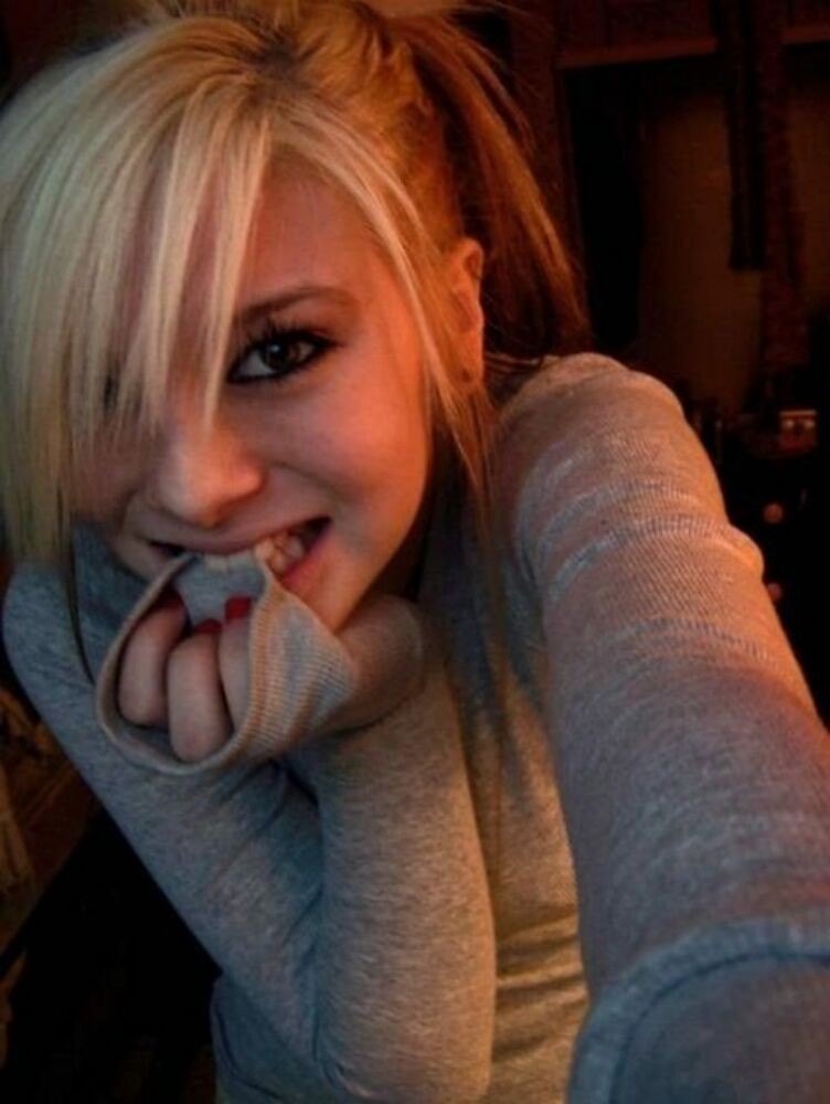Emo and goth gfs posing and selfshot pics 19 #67815053