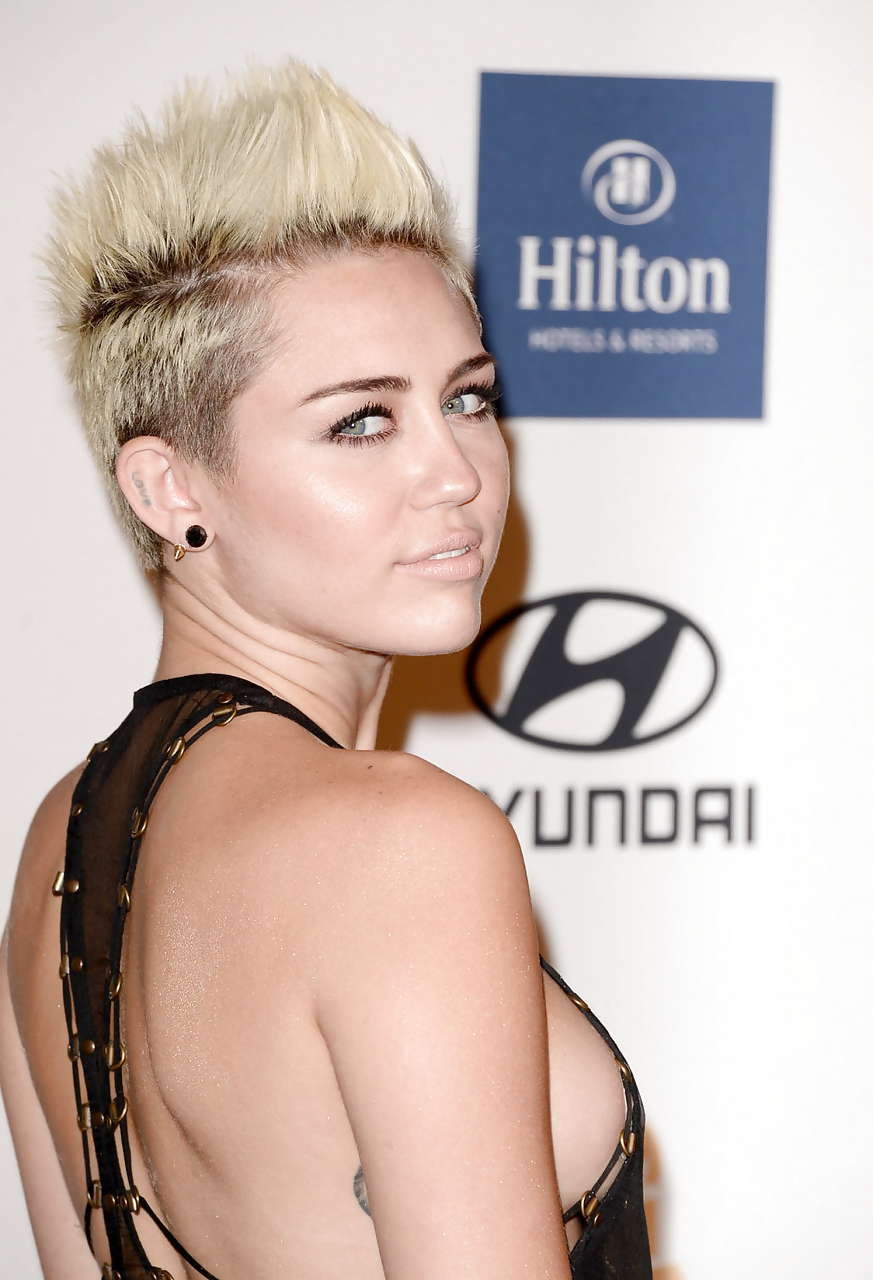 Miley Cyrus looking very hot and sexy in evening dress #75241289