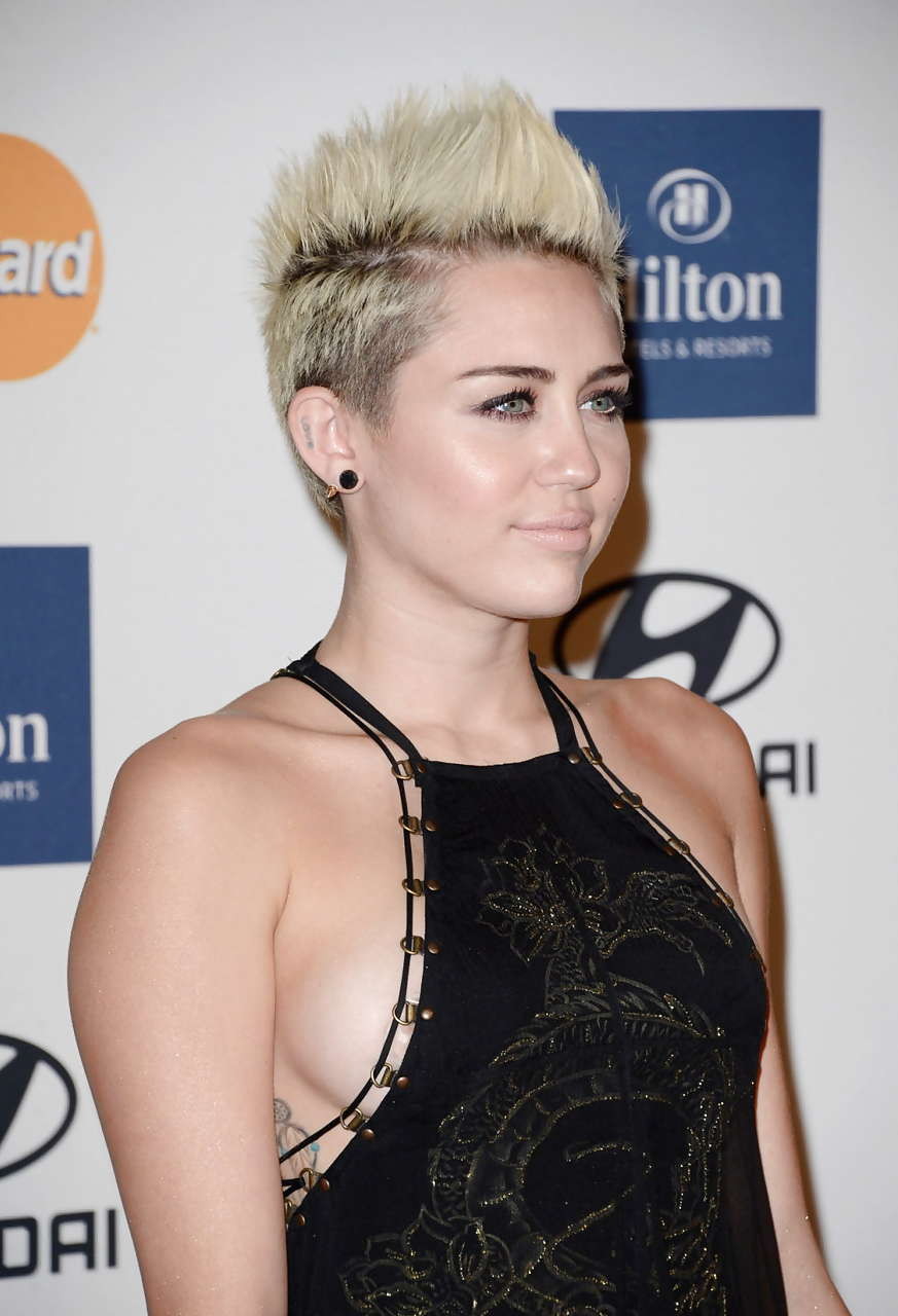 Miley Cyrus looking very hot and sexy in evening dress #75241293