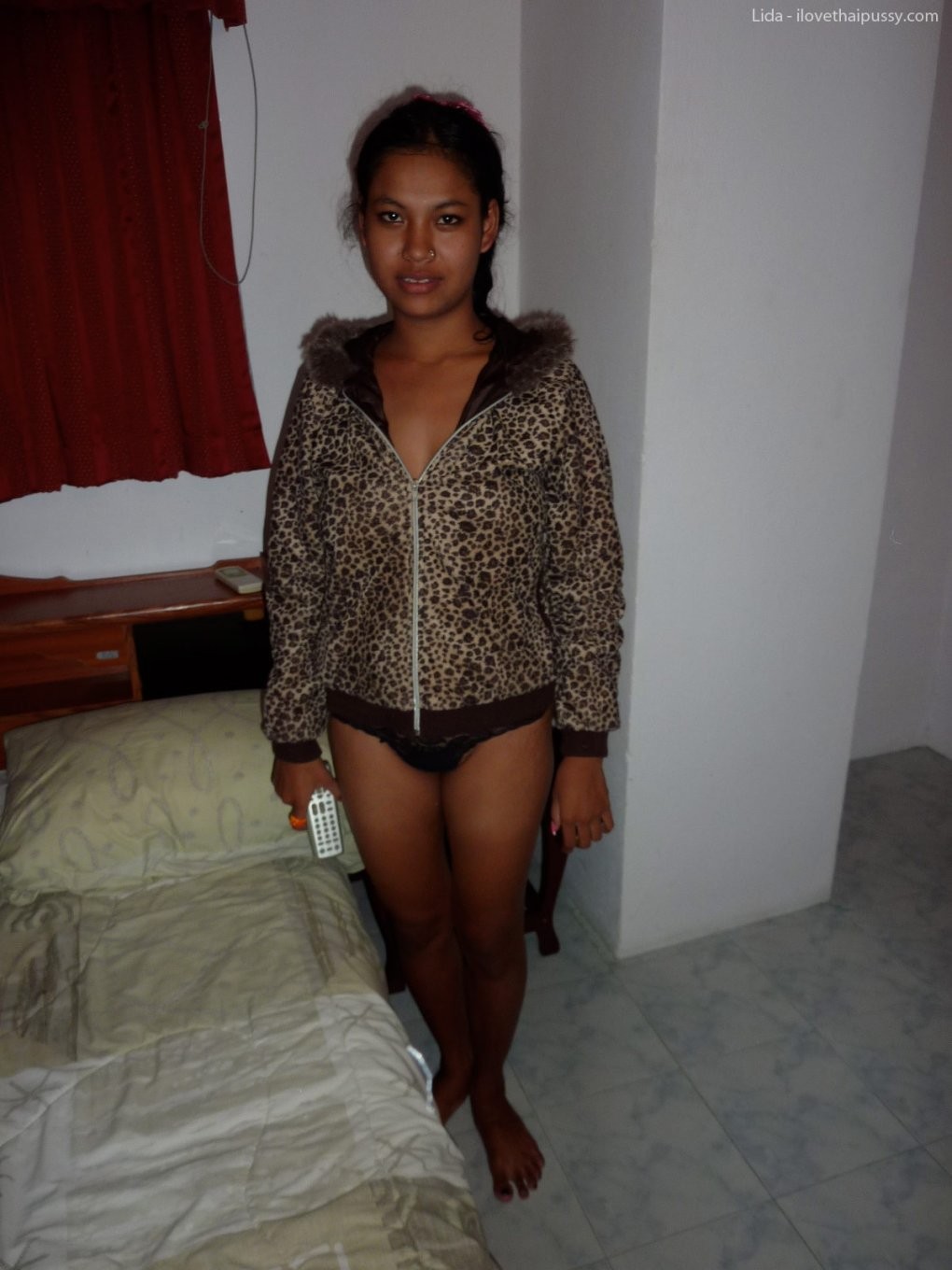 Prostitute di strada tailandesi ubriache e che scopano per soldi
 #68163561