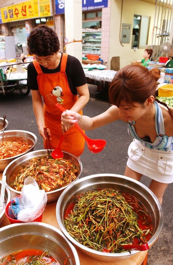 Una japonesa caliente se desnuda en un hotel coreano tras un paseo
 #69968849