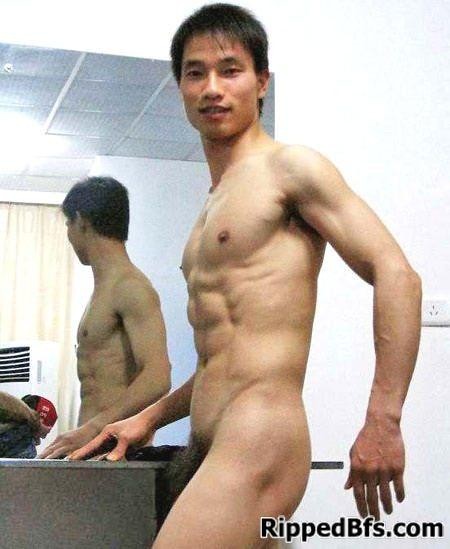 Una variedad de tíos impresionantes exponen con orgullo sus cuerpos en la cámara
 #76946119