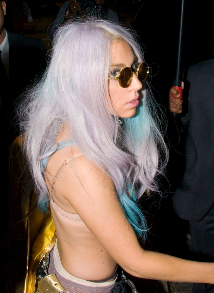 Lady Gaga rasierte Muschi in Upskirt-Momenten
 #75333011