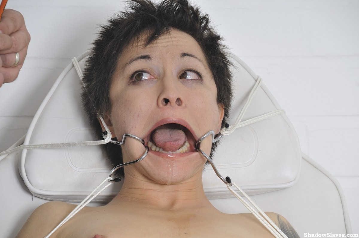 Polynese slave Mei Mara in facial needle torture and medical fet