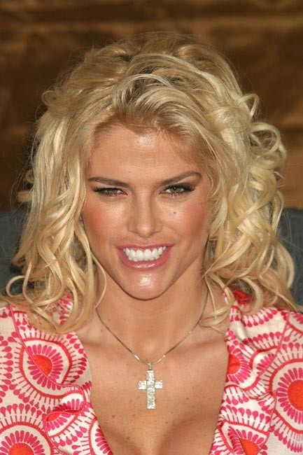 Celeb Anna Nicole Smith sexy white panties and very nice tits #75414253