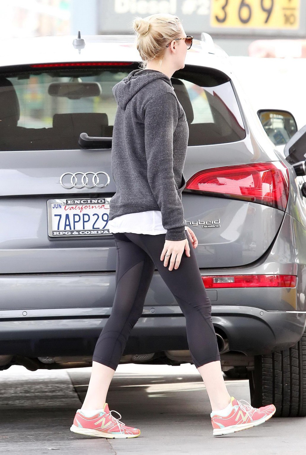 Kirsten Dunst shows off her ass in black tights while pumping gas in LA #75177385