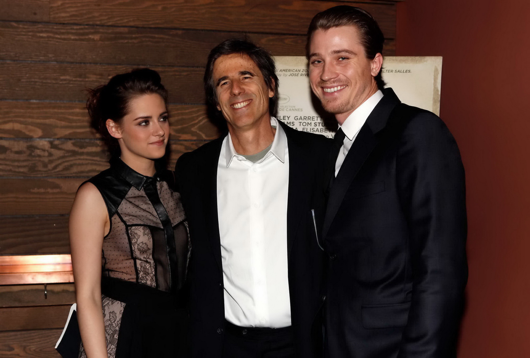 Kristen stewart braless usando un traje corto transparente en la pantalla de on the road
 #75246703