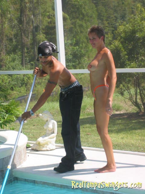 Hot milf tracy scopa il ragazzo nero della piscina
 #76778877