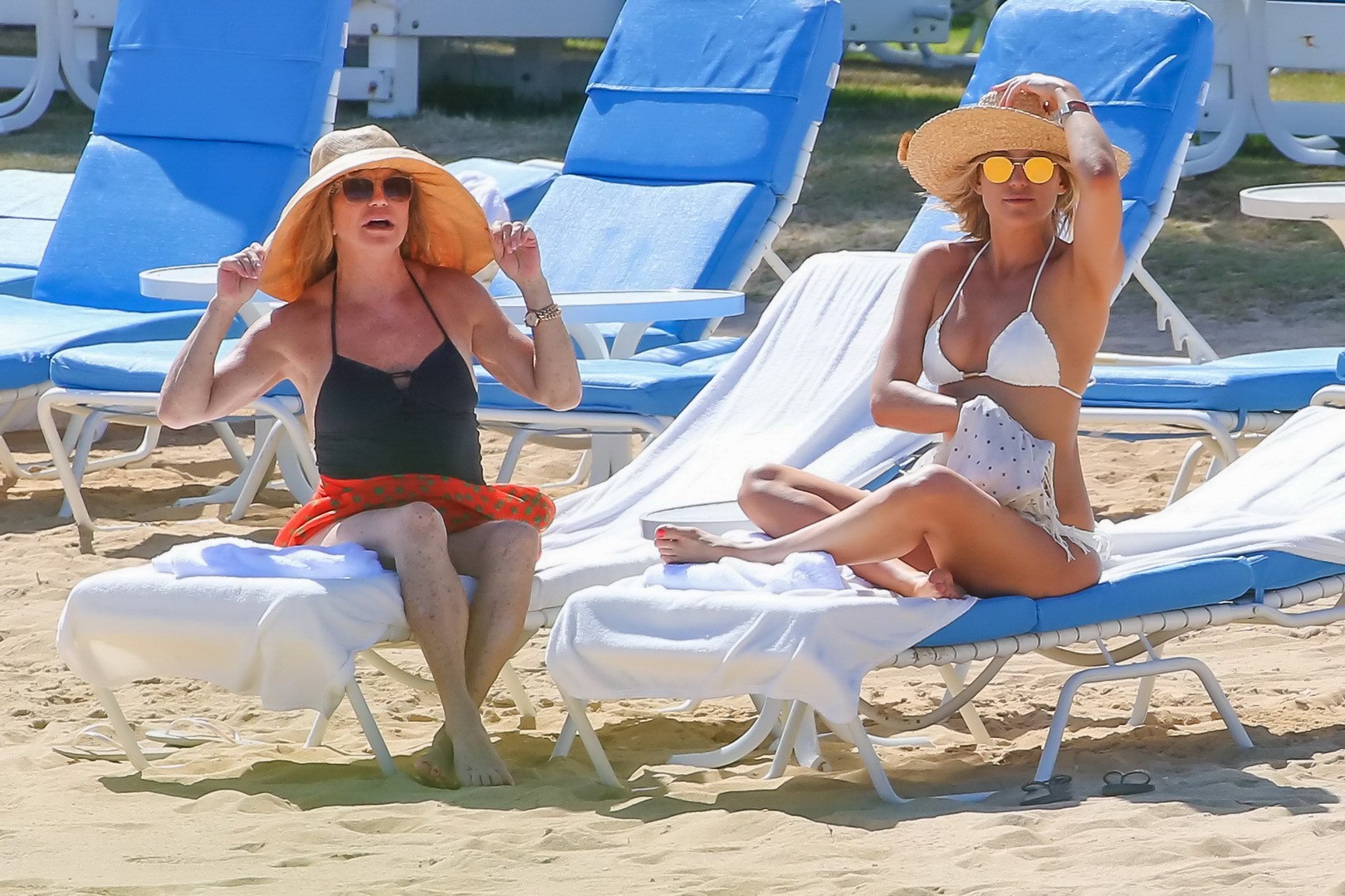Kate Hudson bräunt ihren perfekten Bikini-Hintern
 #75141504