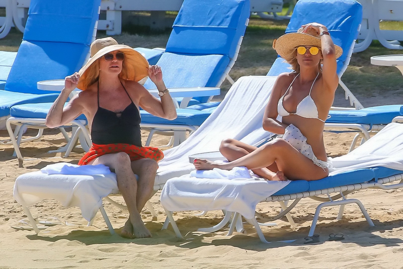 Kate Hudson tanning her perfect bikini butt #75141510
