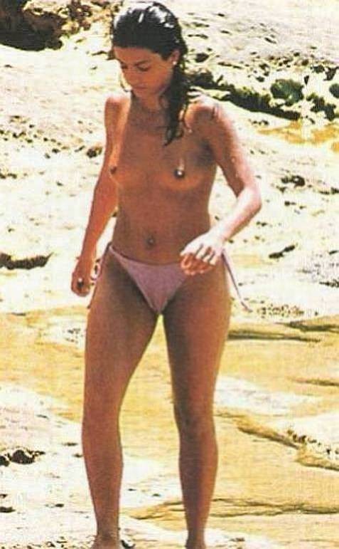 Penelope Cruz zeigt ihre braunen Brüste am Strand
 #72314692