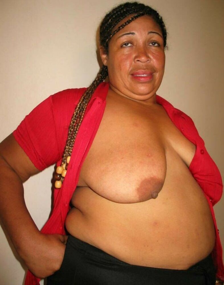 Negras de culo grueso desnudándose y posando 2
 #68348782
