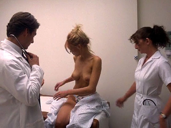 リサ・レオーネ、ヌード映画で巨乳を披露
 #75391544