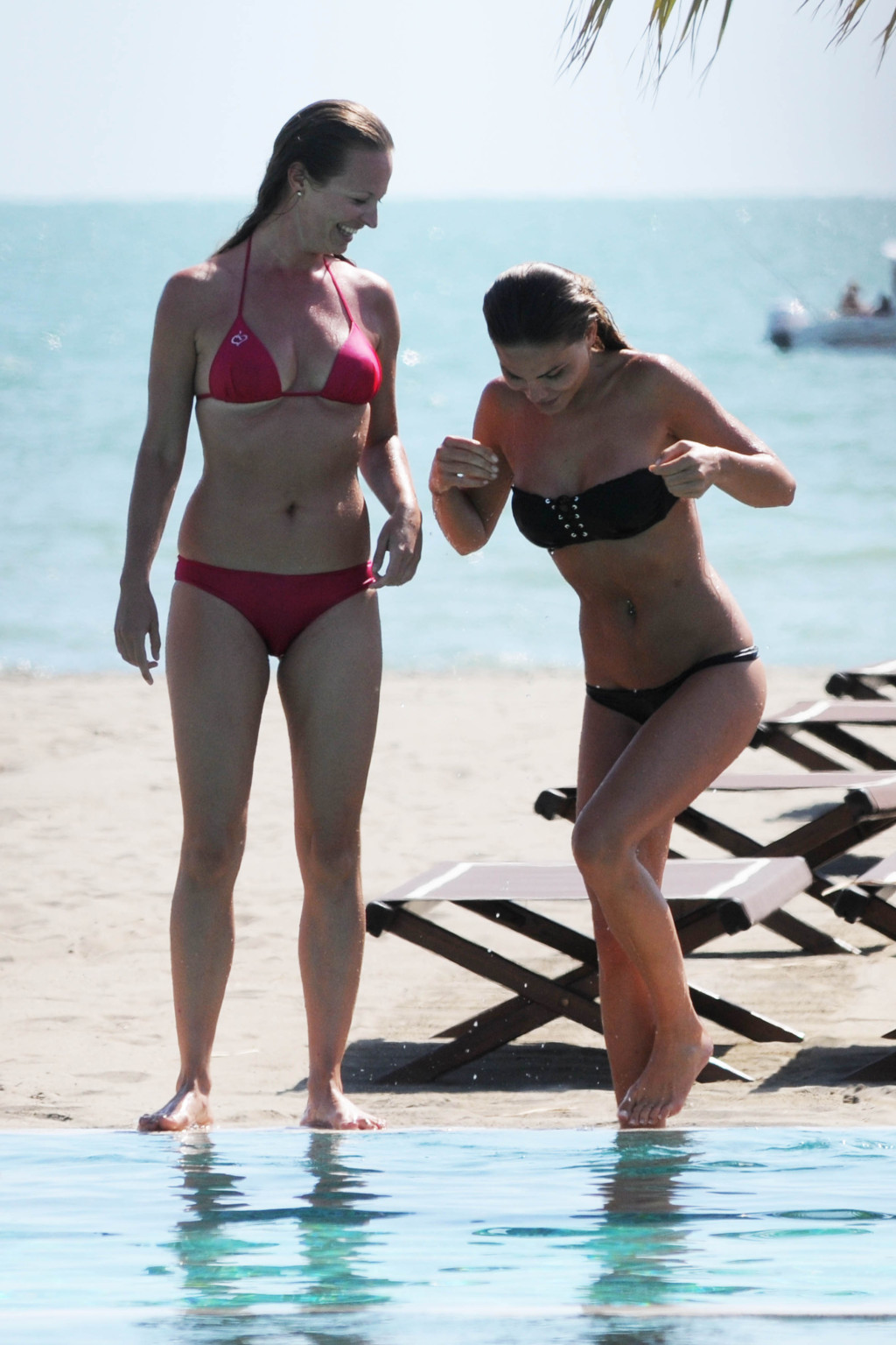 Nina Senicar shows off her ass wearing thong bikini on the Italian beach #75301360