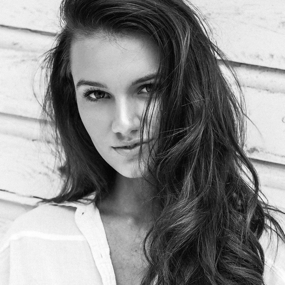 Hailey outland topless ma nascondendo le sue grandi tette
 #75155855