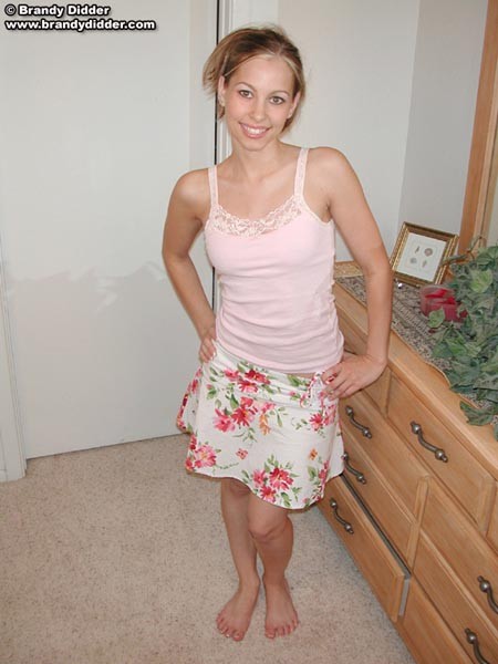 Brandy Didder ostenta il suo vestito floreale sexy!
 #74951310