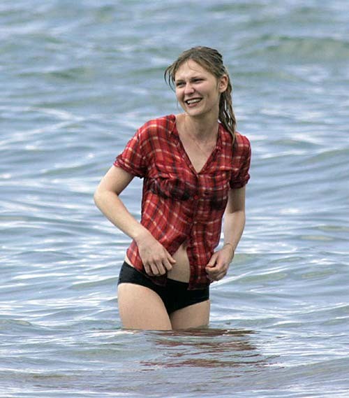 Kirsten Dunst sehr sexy und heiß Bikini und topless Fotos
 #75287200