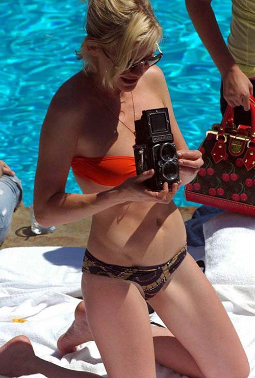 Kirsten Dunst sehr sexy und heiß Bikini und topless Fotos
 #75287209