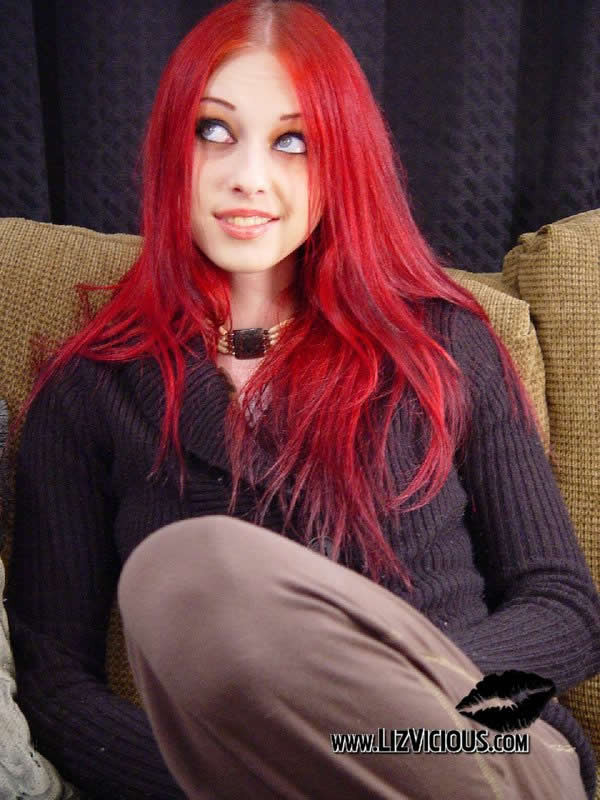 Redhead goth chick liz vicious posing on the couch #78990409