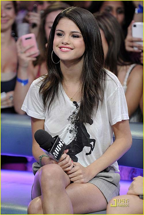 Selena gomez exponiendo su cuerpo sexy y piernas calientes en el programa de tv
 #75289960