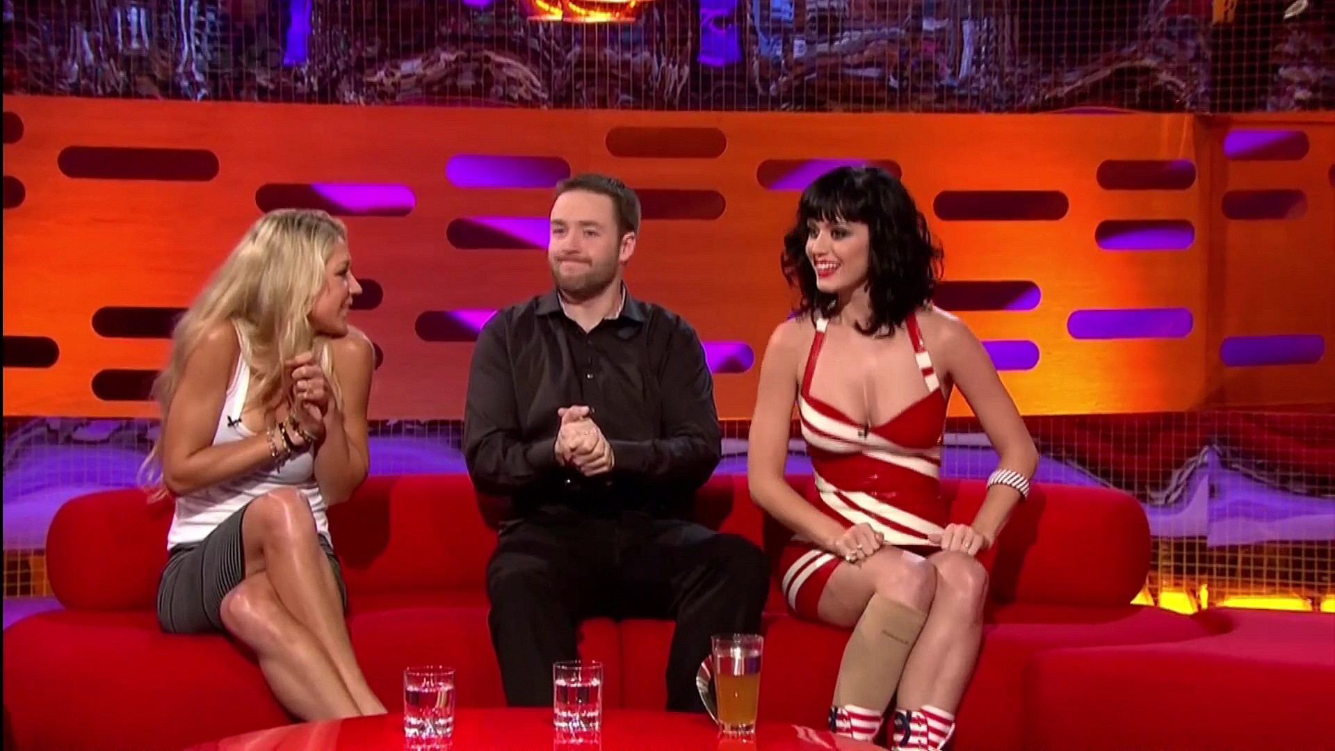 Katy Perry zeigt riesiges Dekolleté im Latexkleid in der Graham Norton Show
 #75342794