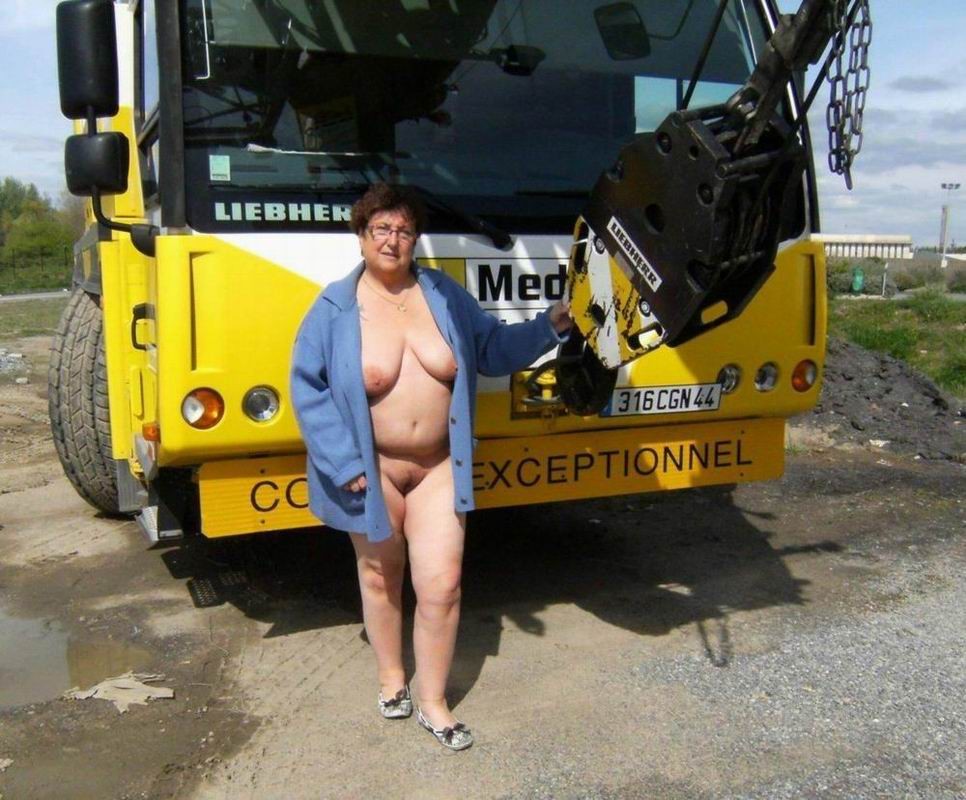 Kinky amateurs posing on her cars and motorcycles