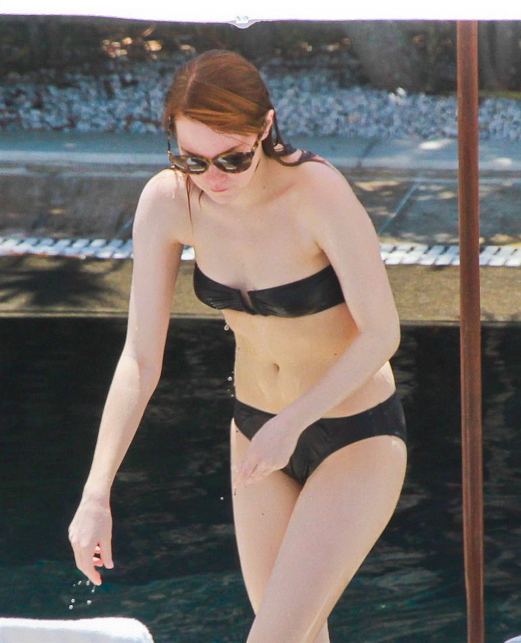 Emma stone en bikini sexy avec des nichons sur les côtés au Brésil
 #75274483