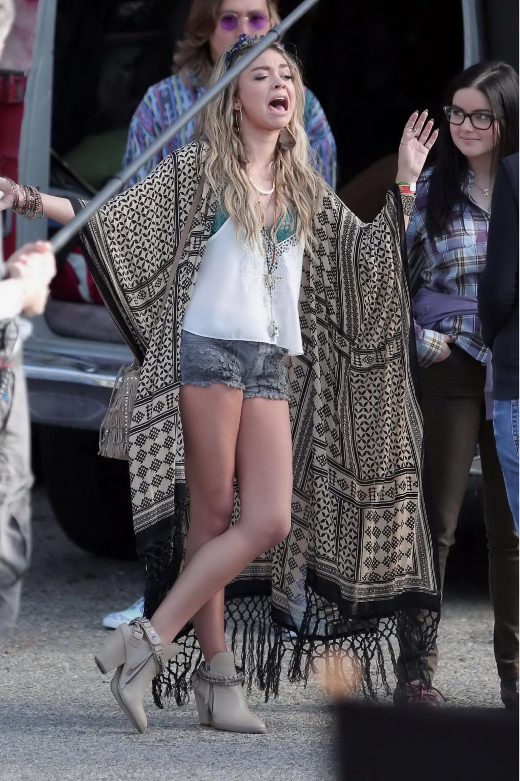 Sarah Hyland bra peek and leggy on the set of Modern Family in LA #75175906