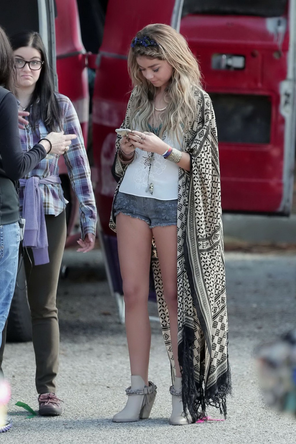 Sarah Hyland bra peek and leggy on the set of Modern Family in LA #75175954