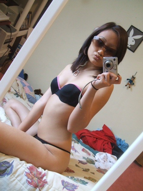Mega rezumando caliente y delicioso chicas asiáticas posando desnuda
 #69904072