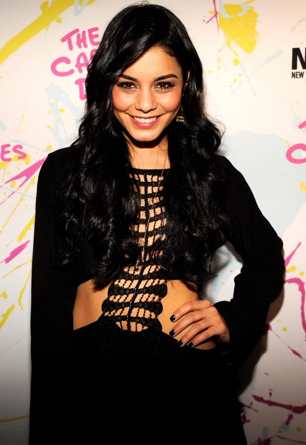 Vanessa hudgens luce muy sexy con un escaso vestido negro en 'the carrie diar
 #75250151