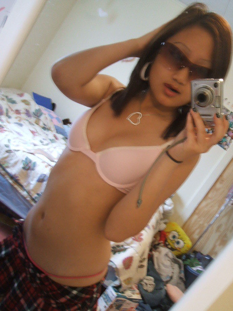 Linda asiática autofoto con un cuerpo sexy juega con la cámara en su habitación
 #68488336
