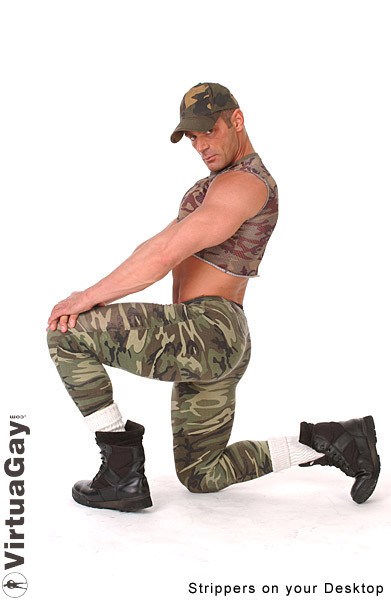 Muskulöser Kerl posiert nackt
 #77001355