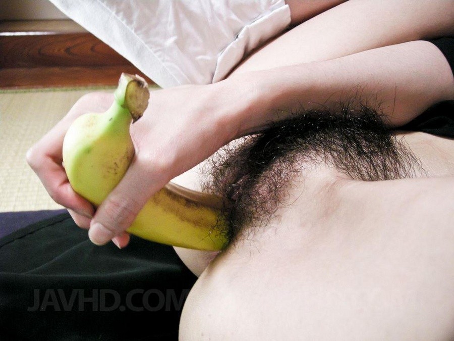 Kanon hanai asiática se folla el coño con un plátano y se frota el clítoris
 #69738778