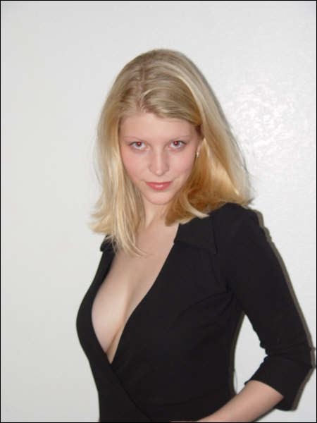 Impresionante rubia milf
 #68217546