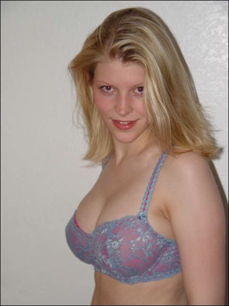 Impresionante rubia milf
 #68217561