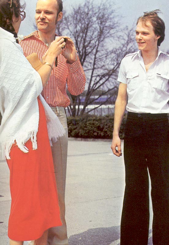 Dos damas retro folladas en todos sus apretados agujeros de mierda
 #69307553