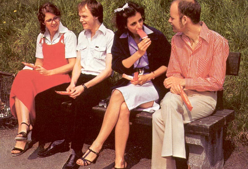 Dos damas retro folladas en todos sus apretados agujeros de mierda
 #69307559