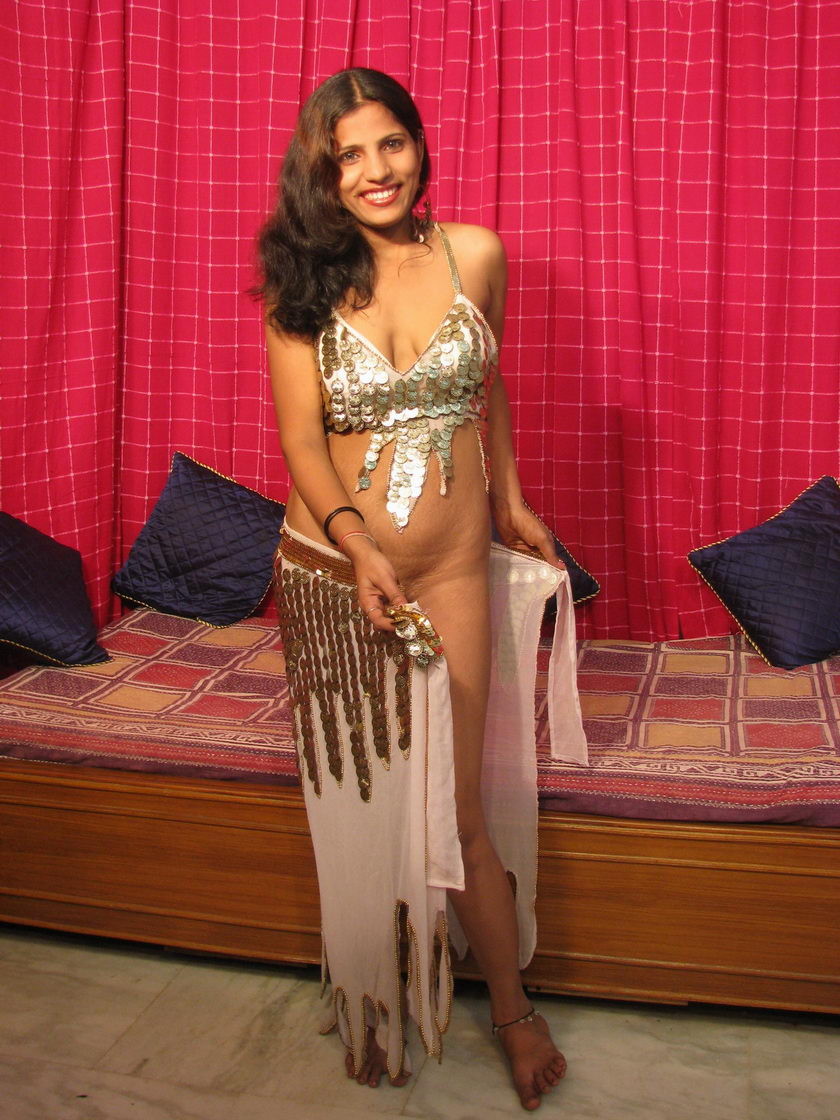 Indian amateur girl posing #70432463