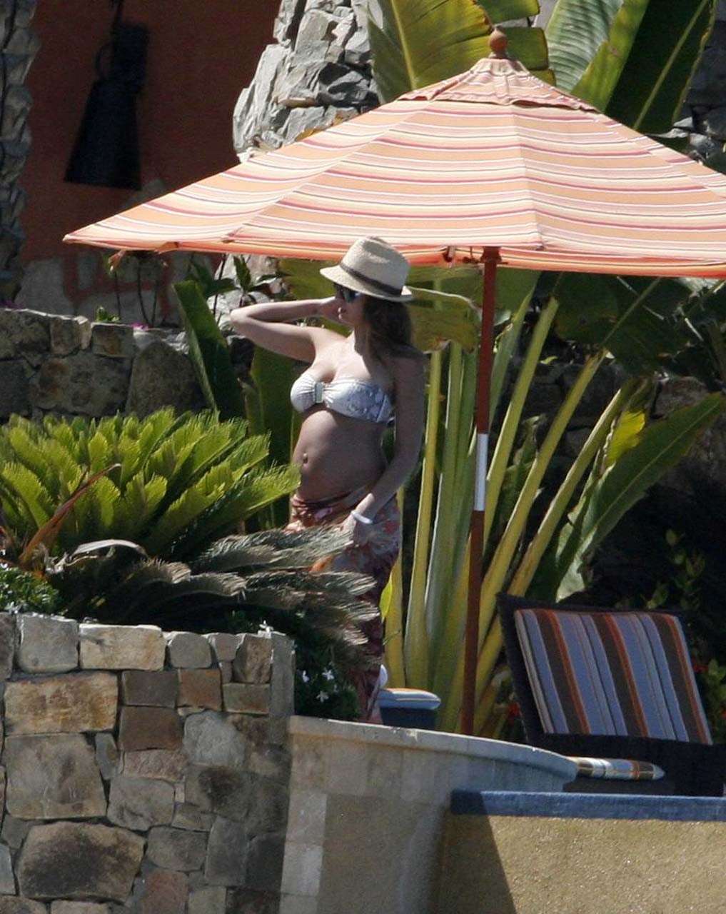 Jessica Alba exposing her sexy body and fucking huge boobs in bikini on beach #75304777