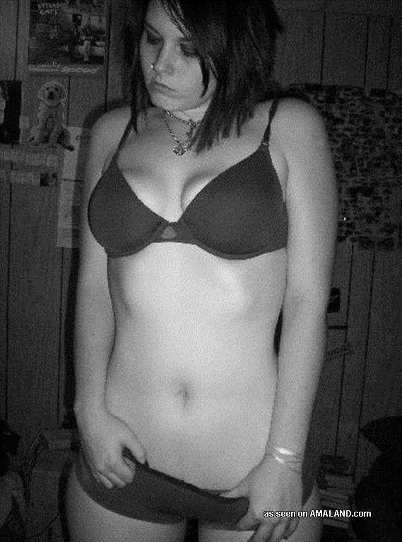 Steamy heiße Fotos von einem Amateur kurvige emo babe
 #67218756